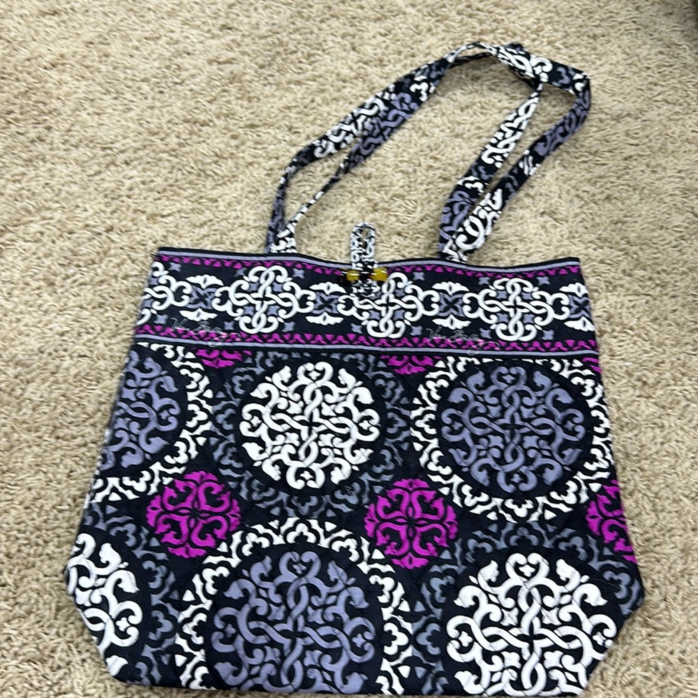 Vera Bradley tote with toggle closure like new